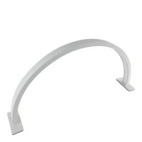 Lampe de table professionnelle LED pour manucure de la marque GLOSS. Sa forme arquée offre un éclairage uniforme qui améliore la visibilité lors des soins de précision.