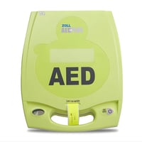 Défibrillateur ZOLL AED Plus : une aide précieuse pour la réanimation cardio-respiratoire. Comprend des électrodes Stat-padz II, une batterie et une mallette de transport.