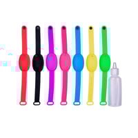 Bracelet en gel hydroalcoolique rechargeable avec flacon distributeur cadeau (différentes couleurs disponibles) Bracelet en gel hydroalcoolique rechargeable avec flacon distributeur cadeau (différentes couleurs disponibles)