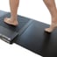 Plateforme baropodométrique Kinéfis Podia : Plateforme de pression pour l'analyse statique, dynamique et posturologique. Comprend une passerelle et une caméra.