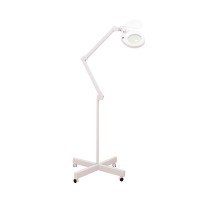 Lampe à lumière froide Magni+ LED avec loupe 5x : Socle à quatre roues, bras articulé et protège-lentille Lampe à lumière froide Magni+ LED avec loupe 5x : Socle à quatre roues, bras articulé et protège-lentille