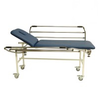 Brancard fixe à deux corps Kinefis Extreme : avec structure en acier soudé, dossier réglable, pieds et mains courantes pliables et trou pour le visage Brancard fixe à deux corps Kinefis Extreme : avec structure en acier soudé, dossier réglable, pieds et mains courantes pliables et trou pour le visage